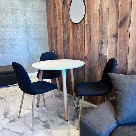 Apartment In Axis Towers, Tbilisi Business Center Екстериор снимка